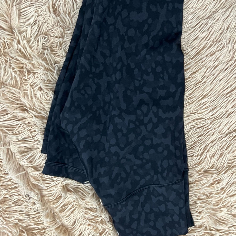 Lululemon formation camo deep coal multi size 4